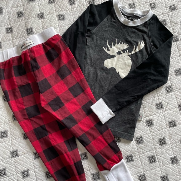 🇨🇦 EUC Lola and Taylor country moose PJ set - Picture 6 of 6